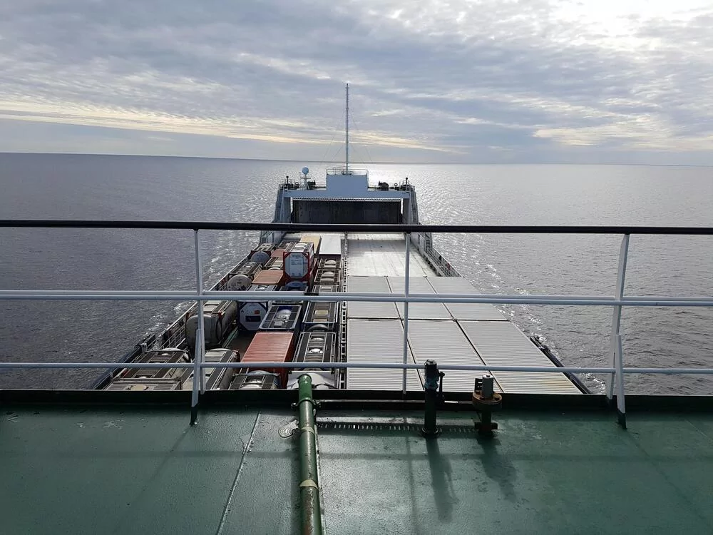 groene transport vracht over het water